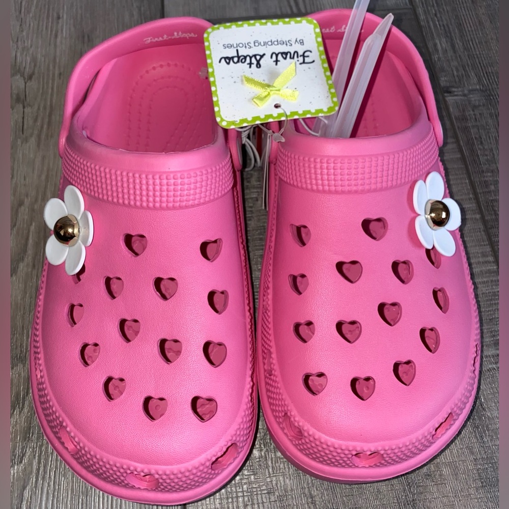 NWT First Steps Hot Pink Heart Cutout Clog Shoes Daisy Flower Girl’s Size 2